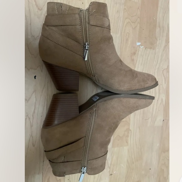NEW TORRID tan faux suede ankle booties size 10.5 W wide width side zipper boots - Picture 5 of 5